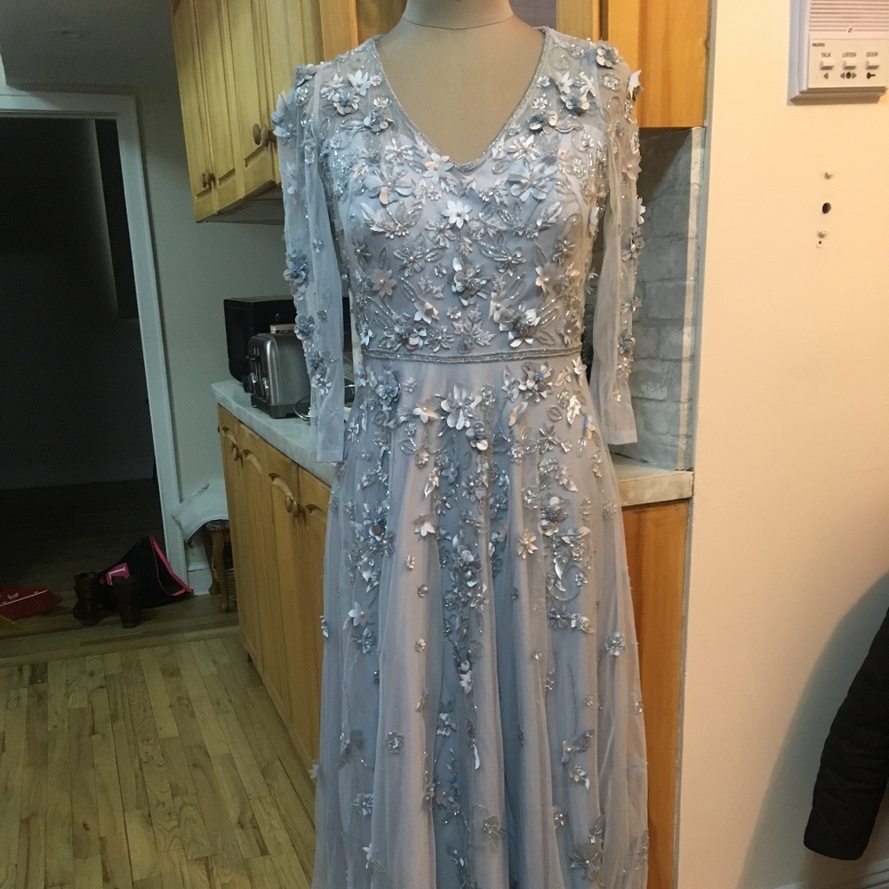Theia gown Floral Tulle appliqué V neck size 6